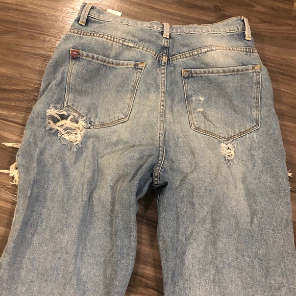 BDG High-Waisted Mom Jean - Destroyed Light Wash - Picture 4 of 6